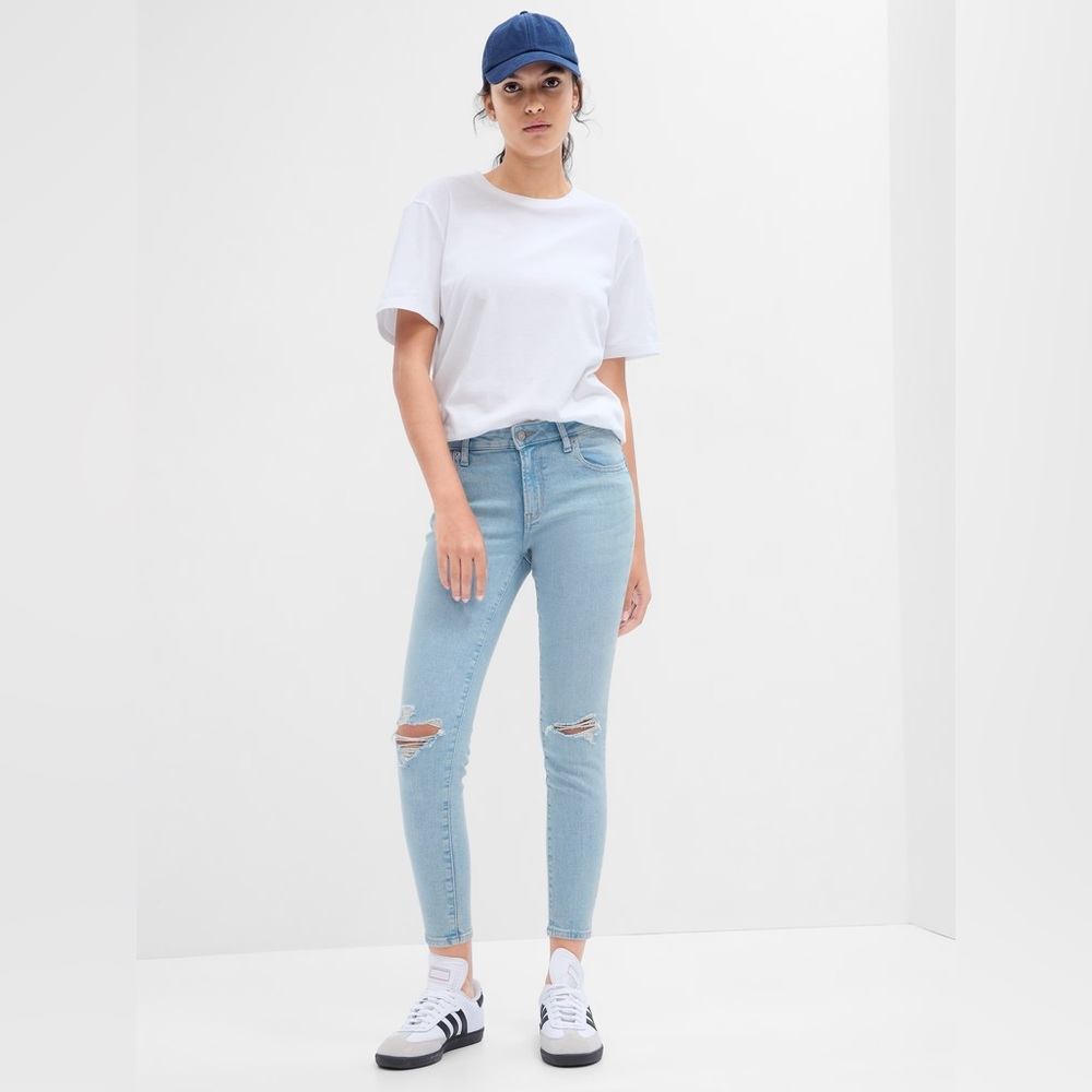 GAP Mid Rise Destructed Universal Legging Jeans in 4/27R NWT